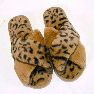 Tan animal print plush slippers size 9 NWT